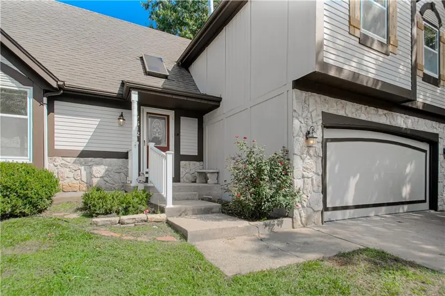 17512 W 113th Street, Olathe, KS 66061 - #2
