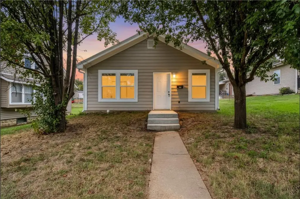 325 W Market Street, Warrensburg, MO 64093 - #1