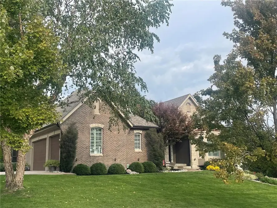 10230 N Prospect Avenue, Kansas City, MO 64155 - #2
