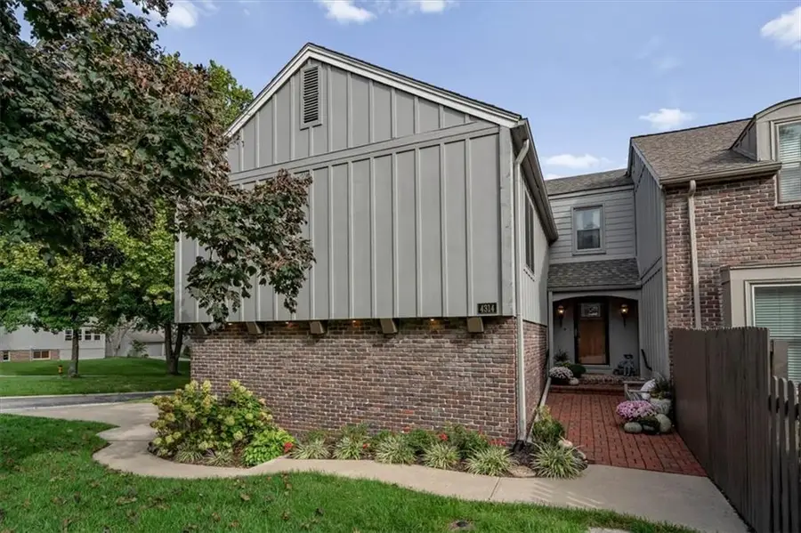 4314 W 112th Terrace, Leawood, KS 66211 - #2