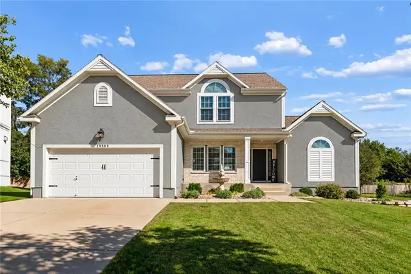 19508 W 96th Terrace, Lenexa, KS 66220