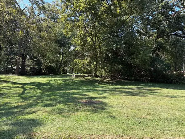900 Halsey Circle S, Harrisonville, MO 64701