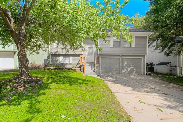 8904 NE 72nd Street, Kansas City, MO 64158