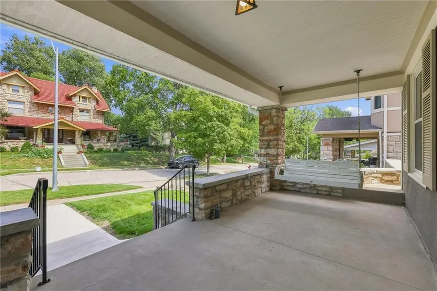 15 E 54th Street, Kansas City, MO 64112 - #3