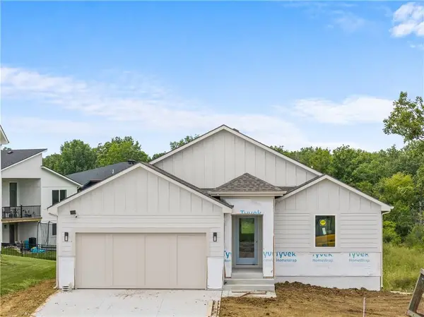 2002 SE Oak Ridge Drive, Oak Grove, MO 64075