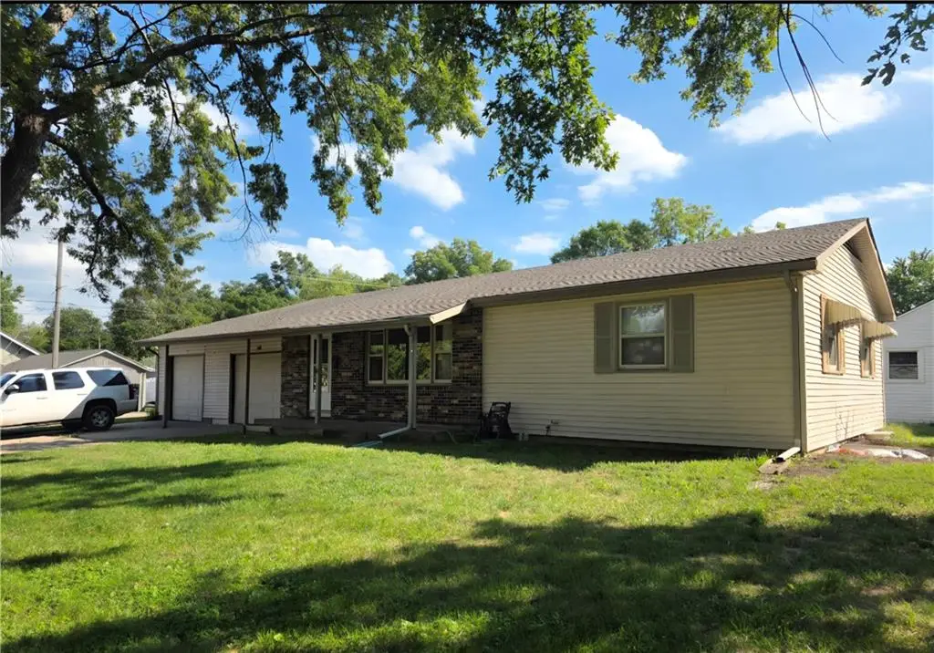 206 E 11th Street, Ottawa, KS 66067 - #1