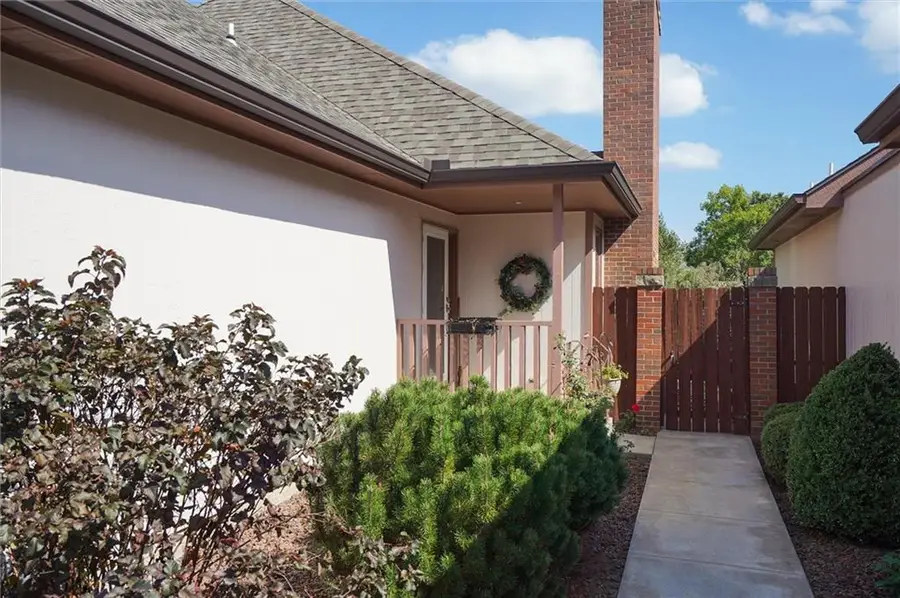 2422 SW Brookhaven Lane #23, Topeka, KS 66614 - #3