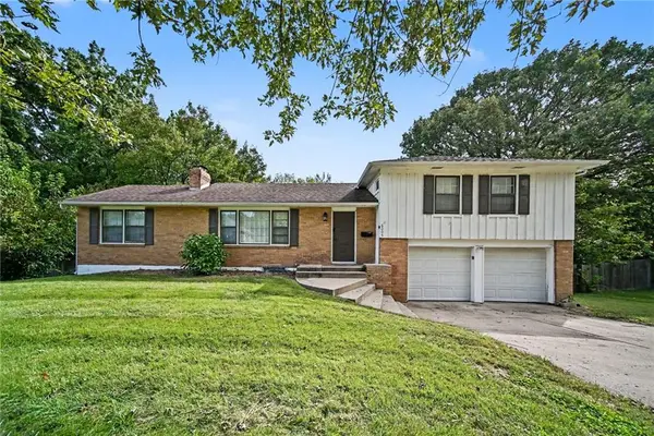6005 Laurel Avenue, Raytown, MO 64133