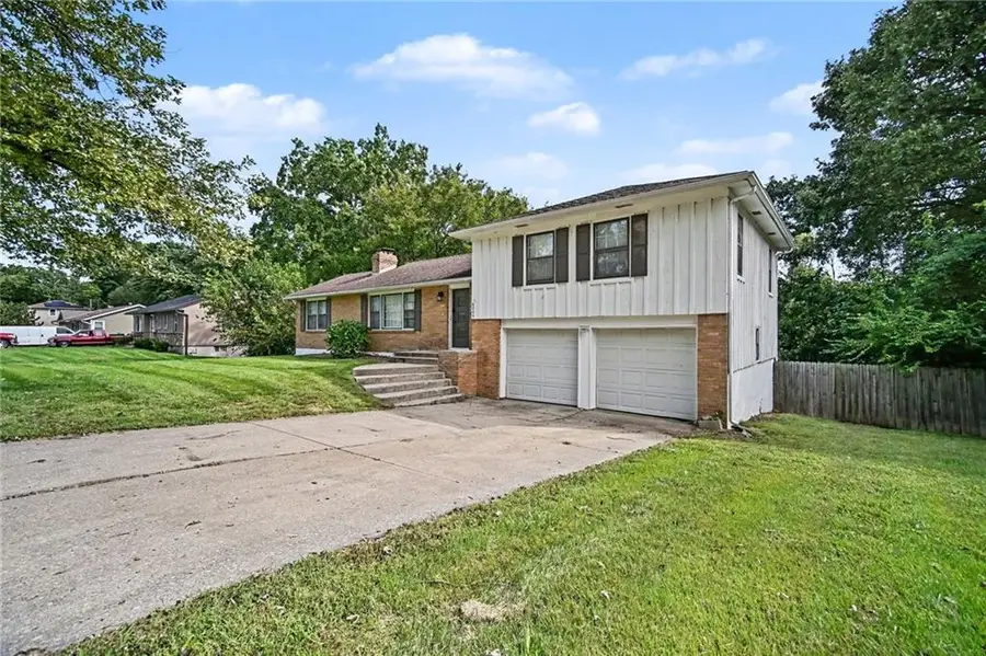 6005 Laurel Avenue, Raytown, MO 64133 - #2