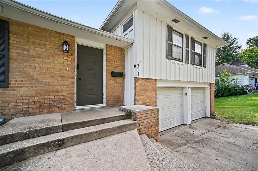 6005 Laurel Avenue, Raytown, MO 64133 - #3