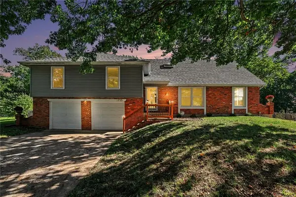 5755 Richards Circle, Shawnee, KS 66216