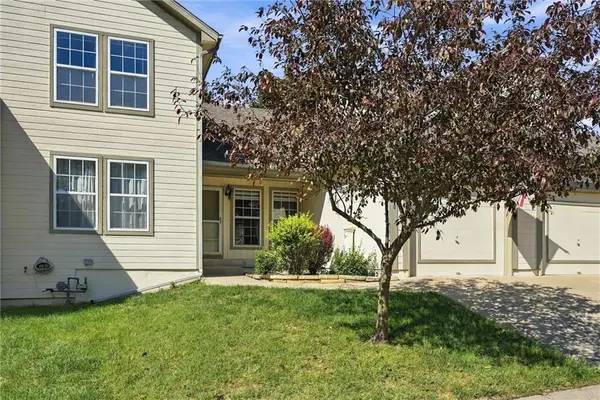8310 N Barclay Circle, Kansas City, MO 64118
