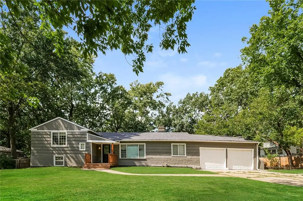 7606 Ward Parkway, Kansas City, MO 64114 - #1