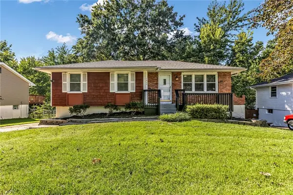 7644 NW Milrey Drive, Kansas City, MO 64152