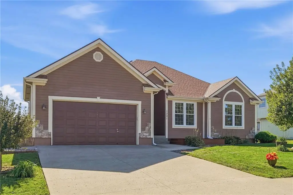 1301 SW 7th Street, Oak Grove, MO 64075 - #1