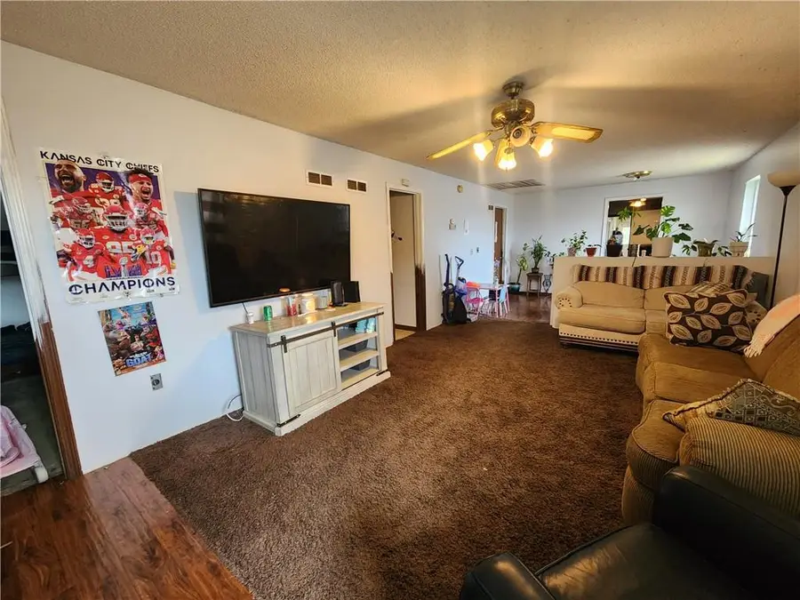 40 NE Munger Avenue, Kansas City, MO 64119 - #2