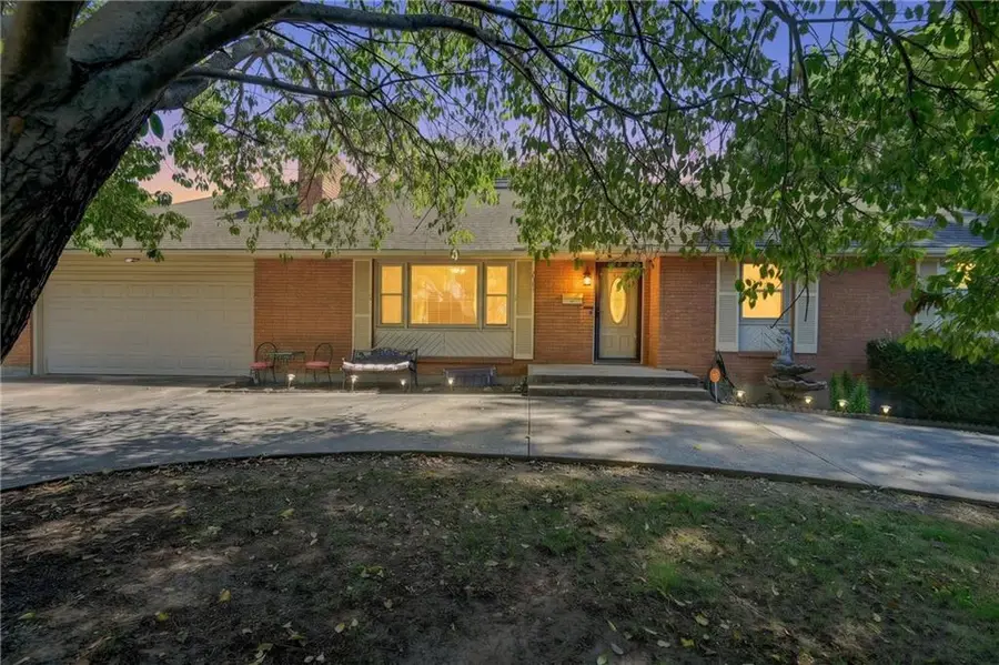 4803 Hedges Avenue, Kansas City, MO 64133 - #3