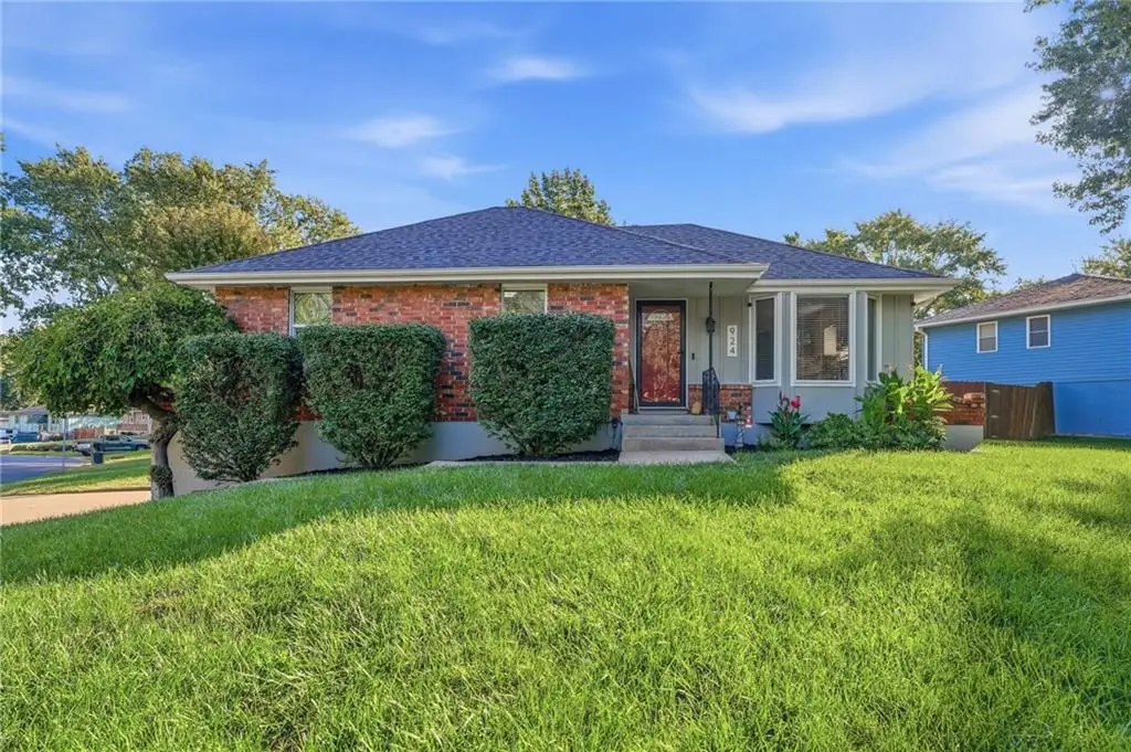 924 SW Speas Drive, Blue Springs, MO 64014 - #1