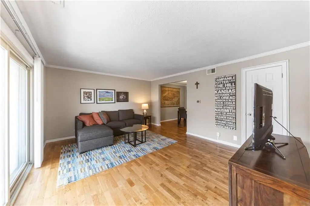 4616 Holly Street #3, Kansas City, MO 64112 - #1