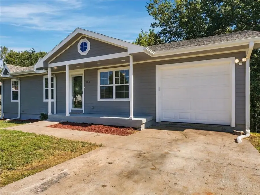 314 E 17th Street, Kearney, MO 64060 - #3