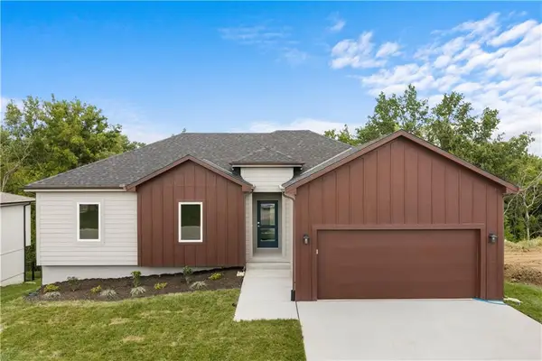 612 SE 21st Street, Oak Grove, MO 64075