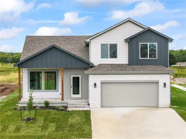 2200 SE Oak Ridge Drive, Oak Grove, MO 64075
