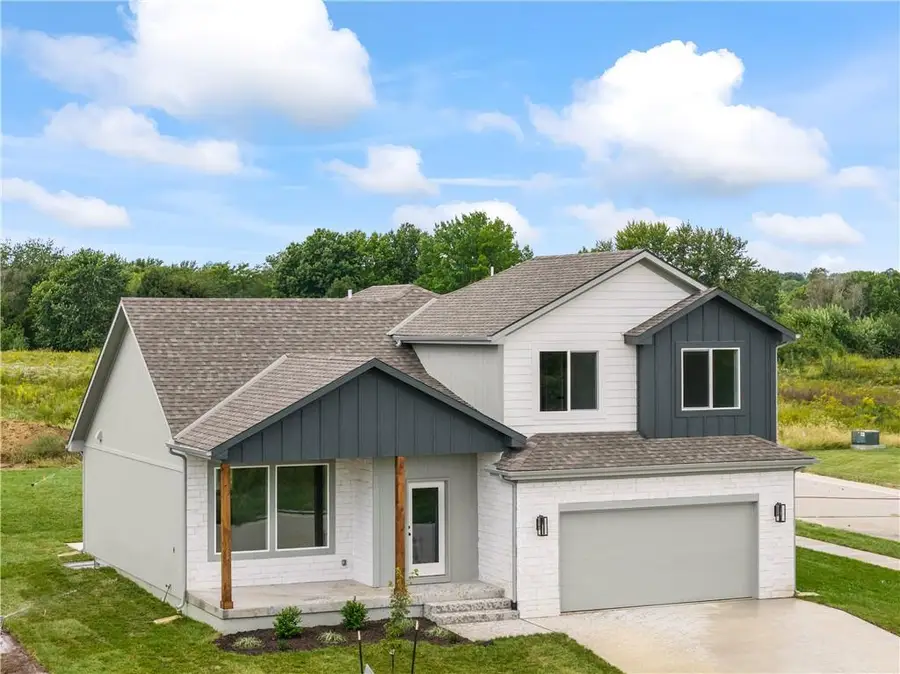 2200 SE Oak Ridge Drive, Oak Grove, MO 64075 - #2