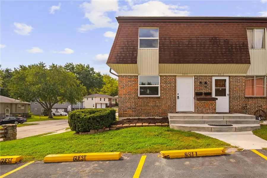 9911 W 52nd Street, Merriam, KS 66203 - #2
