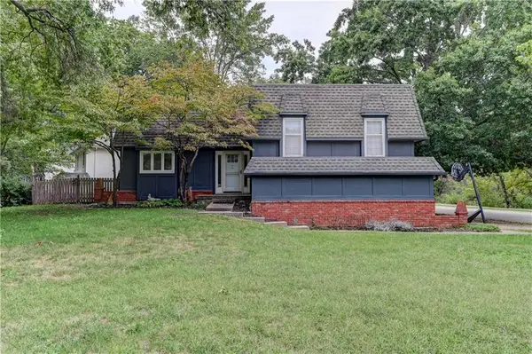 520 S Meadowbrook Lane, Olathe, KS 66062