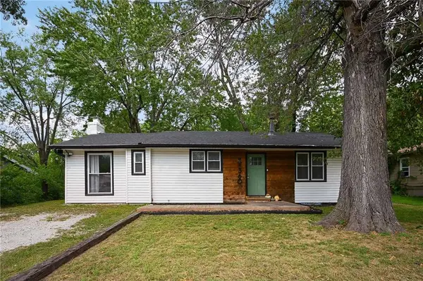 360 S Peculiar Drive, Peculiar, MO 64078