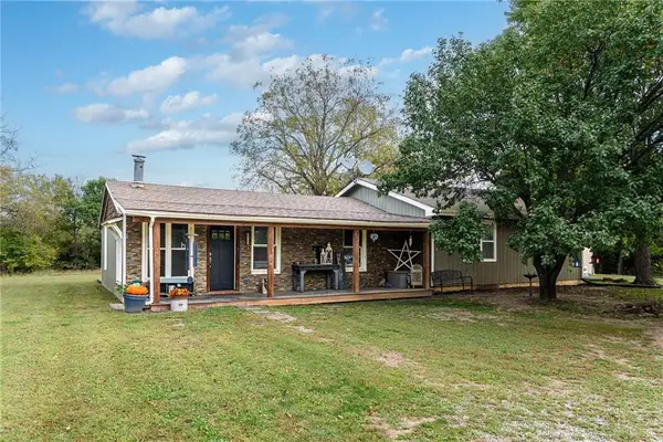 26169 Dehoff Drive, Tonganoxie, KS 66086