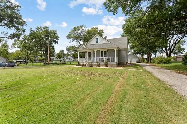 328 S Ash Street, Ottawa, KS 66067