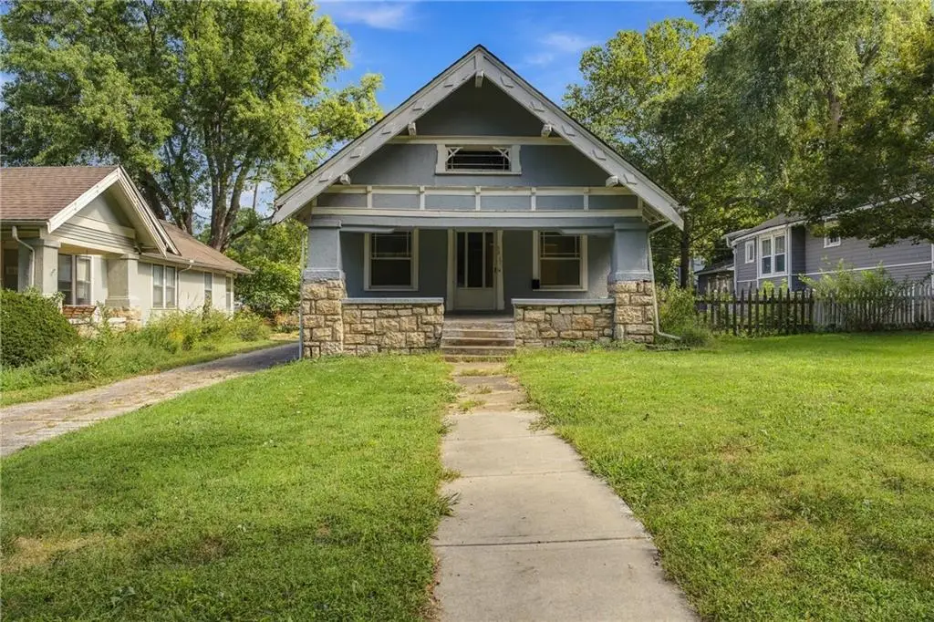 5817 Oak Street, Kansas City, MO 64113 - #1
