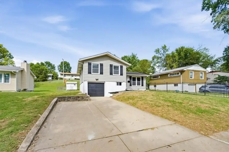 3912 E 47th Terrace, Kansas City, MO 64130 - #2