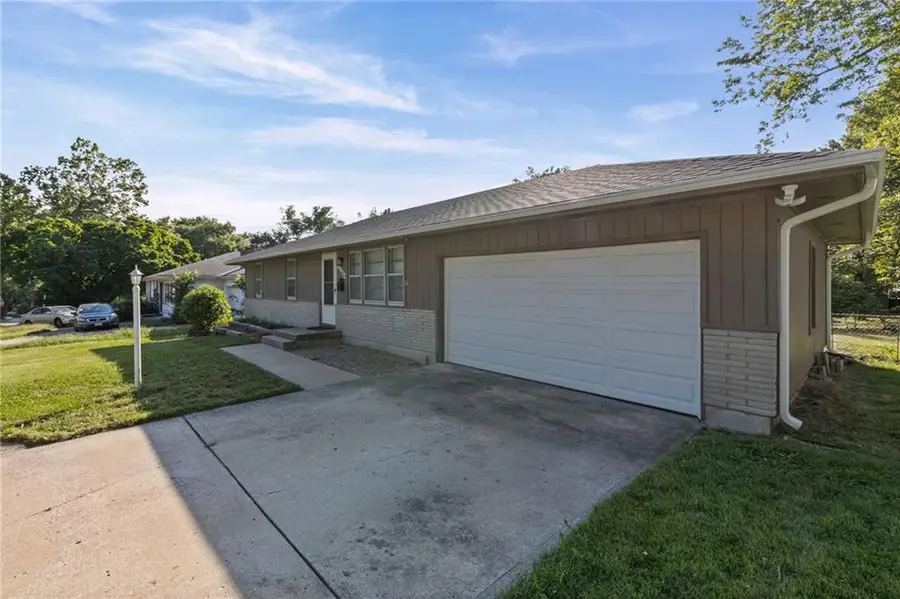 8612 Crescent Avenue, Raytown, MO 64138 - #3