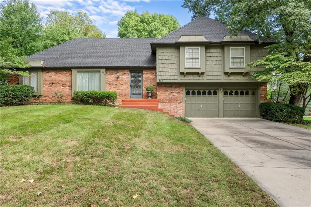 12818 Oakmont Drive, Kansas City, MO 64145 - #1