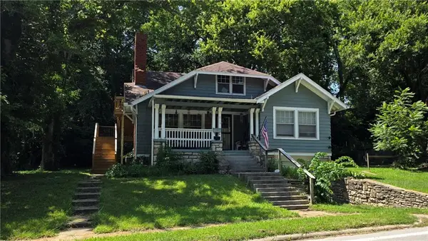 816 East Street, Parkville, MO 64152