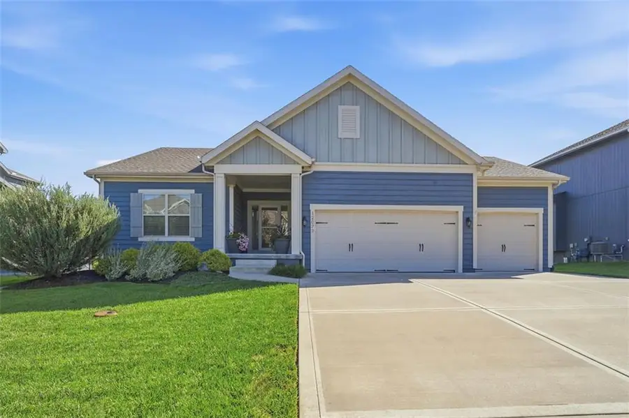 12073 S Pine Street, Olathe, KS 66061 - #2