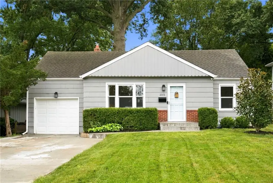 2001 W 73rd Street, Prairie Village, KS 66208 - #2