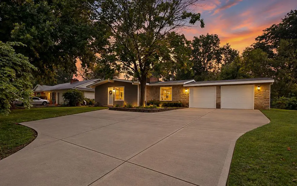 7132 Parallel Parkway, Kansas City, KS 66112 - #1