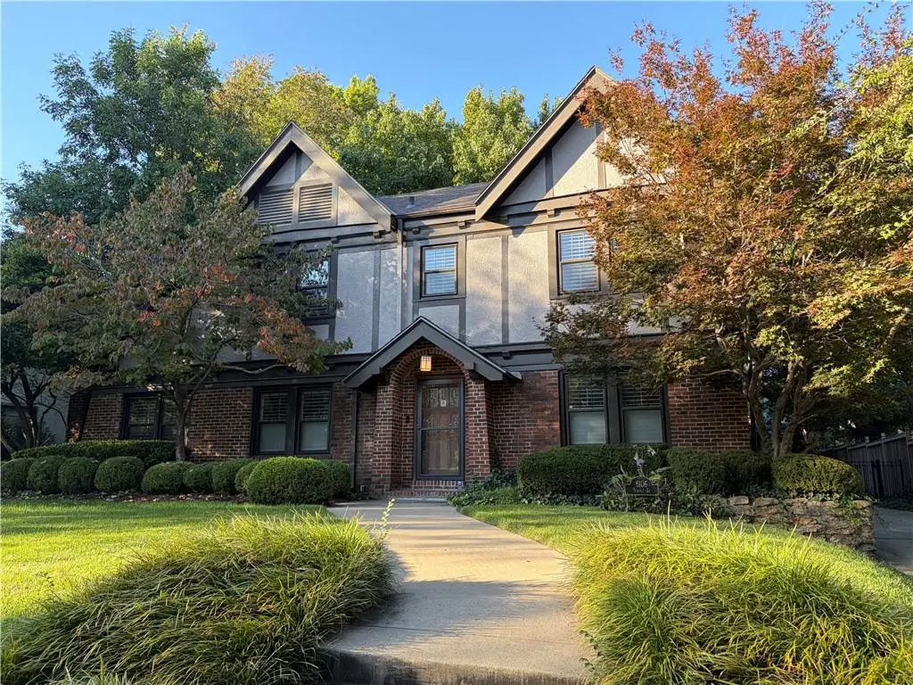 6106 Summit Street, Kansas City, MO 64113 - #1