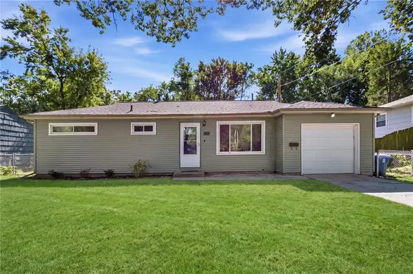 5719 W 81st Street, Prairie Village, KS 66208