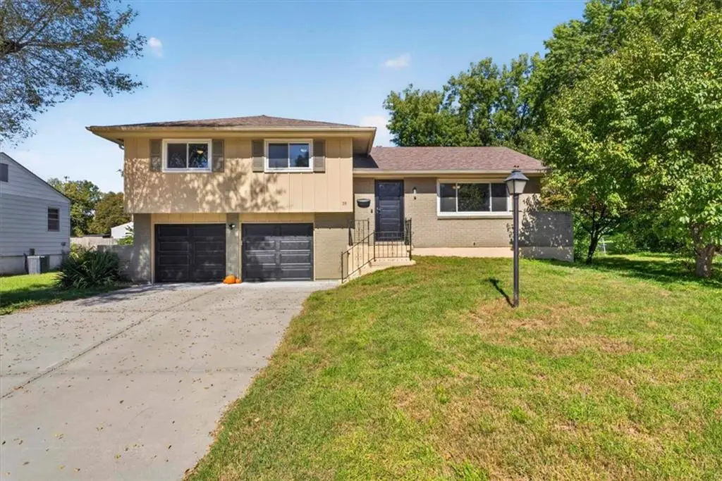 28 W 82nd Street, Kansas City, MO 64114 - #1