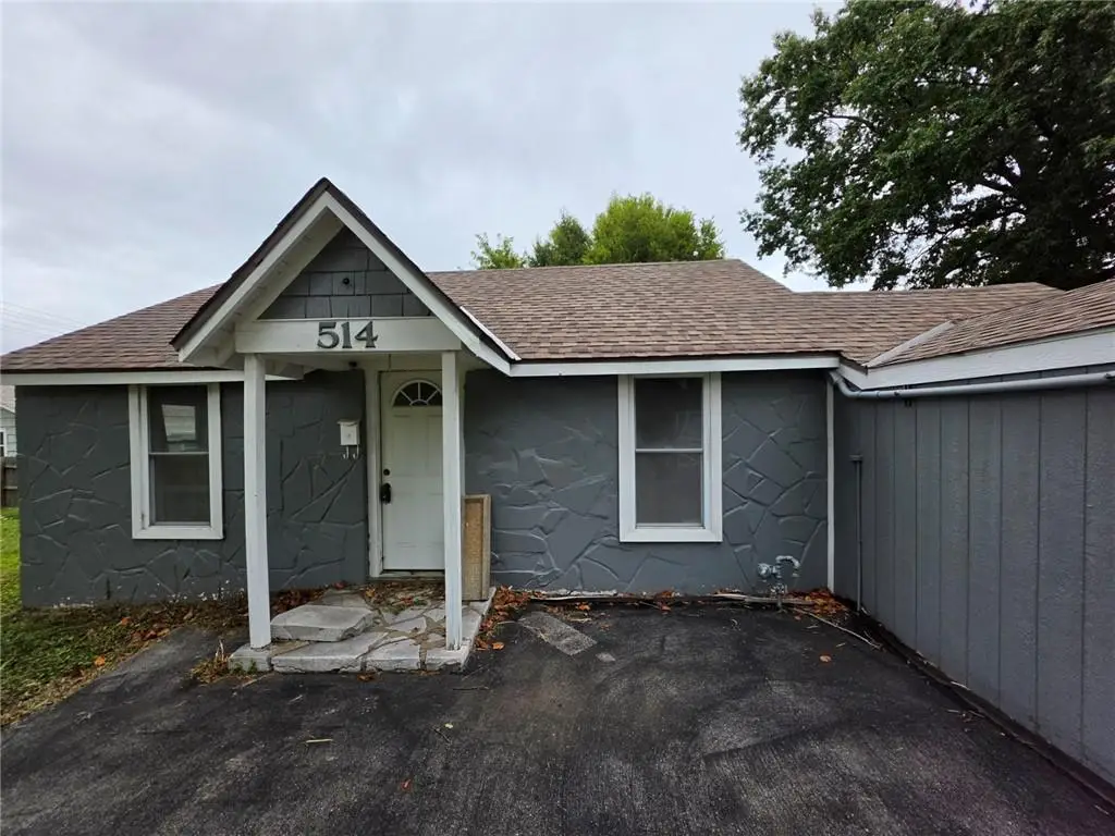 514 W Southside Boulevard, Independence, MO 64055 - #1