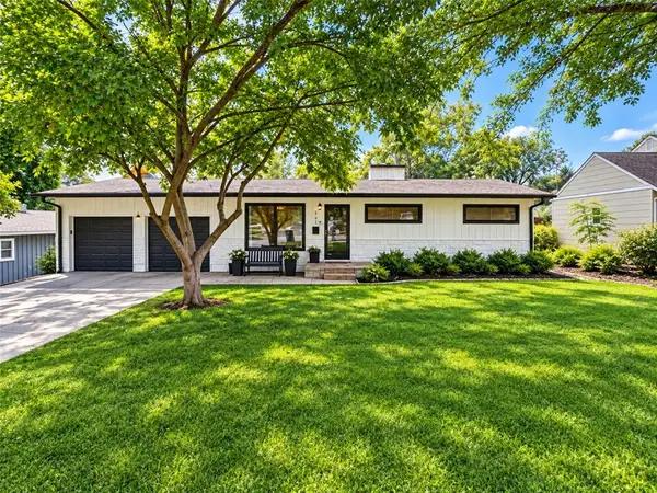 7141 Belinder Avenue, Prairie Village, KS 66208