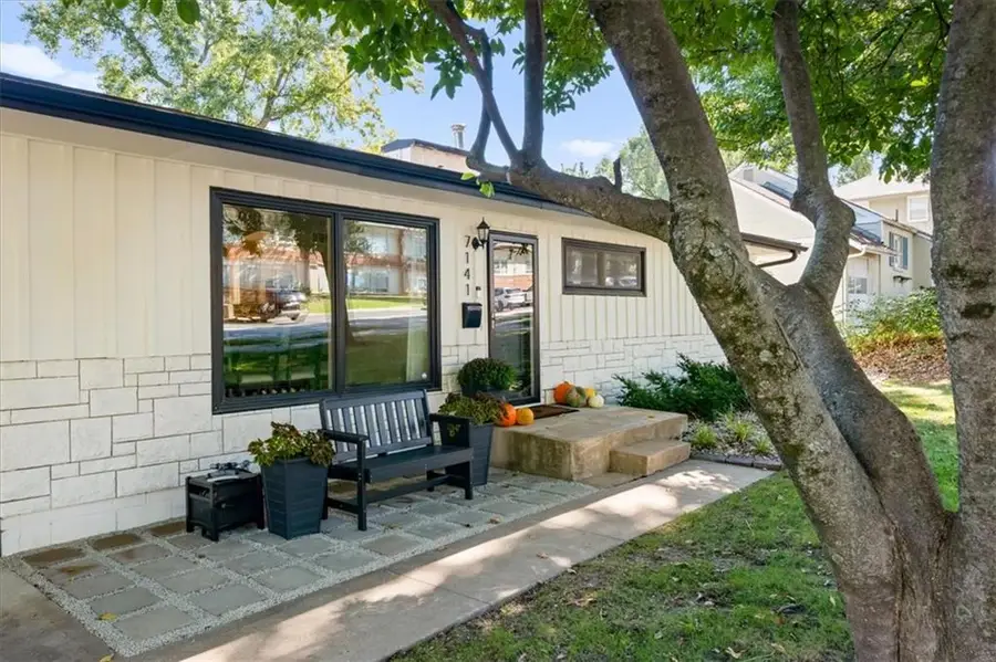 7141 Belinder Avenue, Prairie Village, KS 66208 - #2