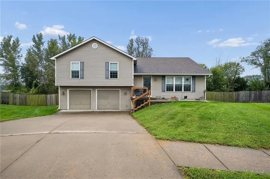 8416 N Winfield Avenue, Kansas City, MO 64153 - #2