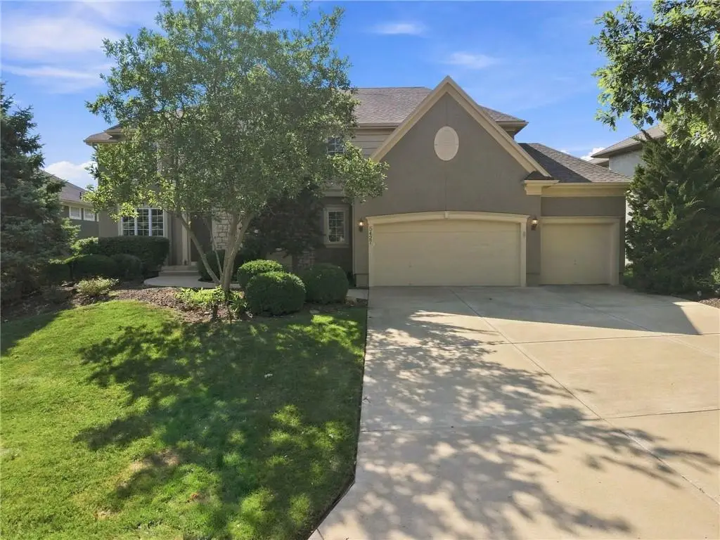 5427 W 164th Place, Overland Park, KS 66085 - #1