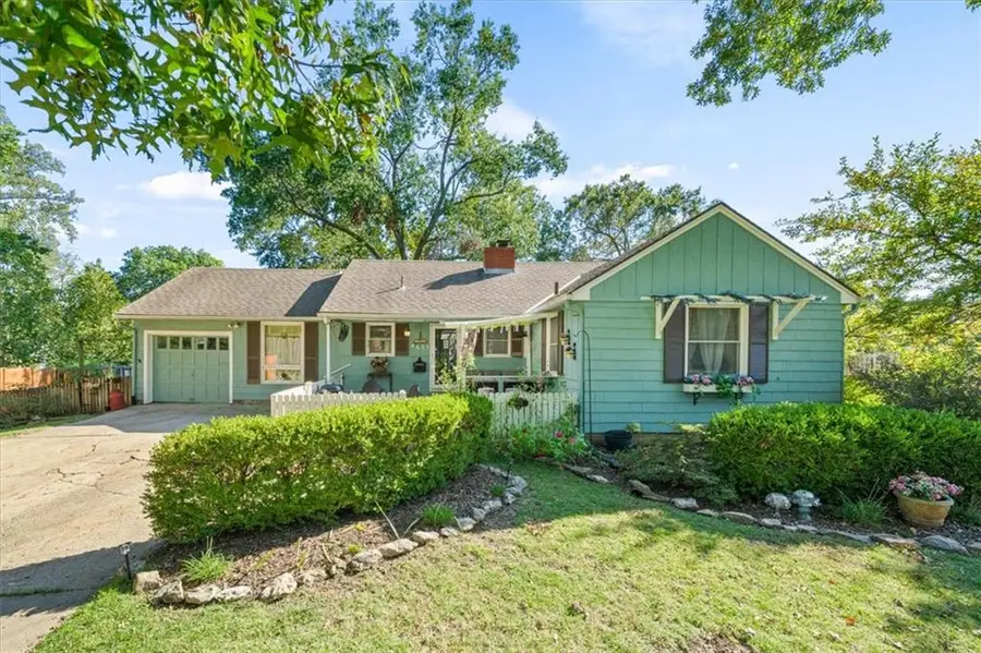 4605 W 72nd Terrace, Prairie Village, KS 66208 - #2
