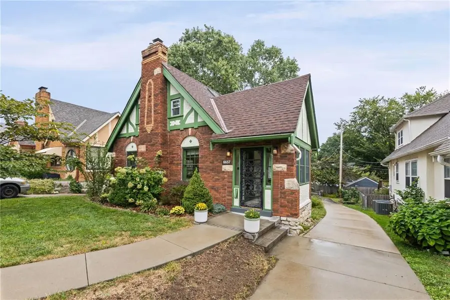 6657 Locust Street, Kansas City, MO 64131 - #2